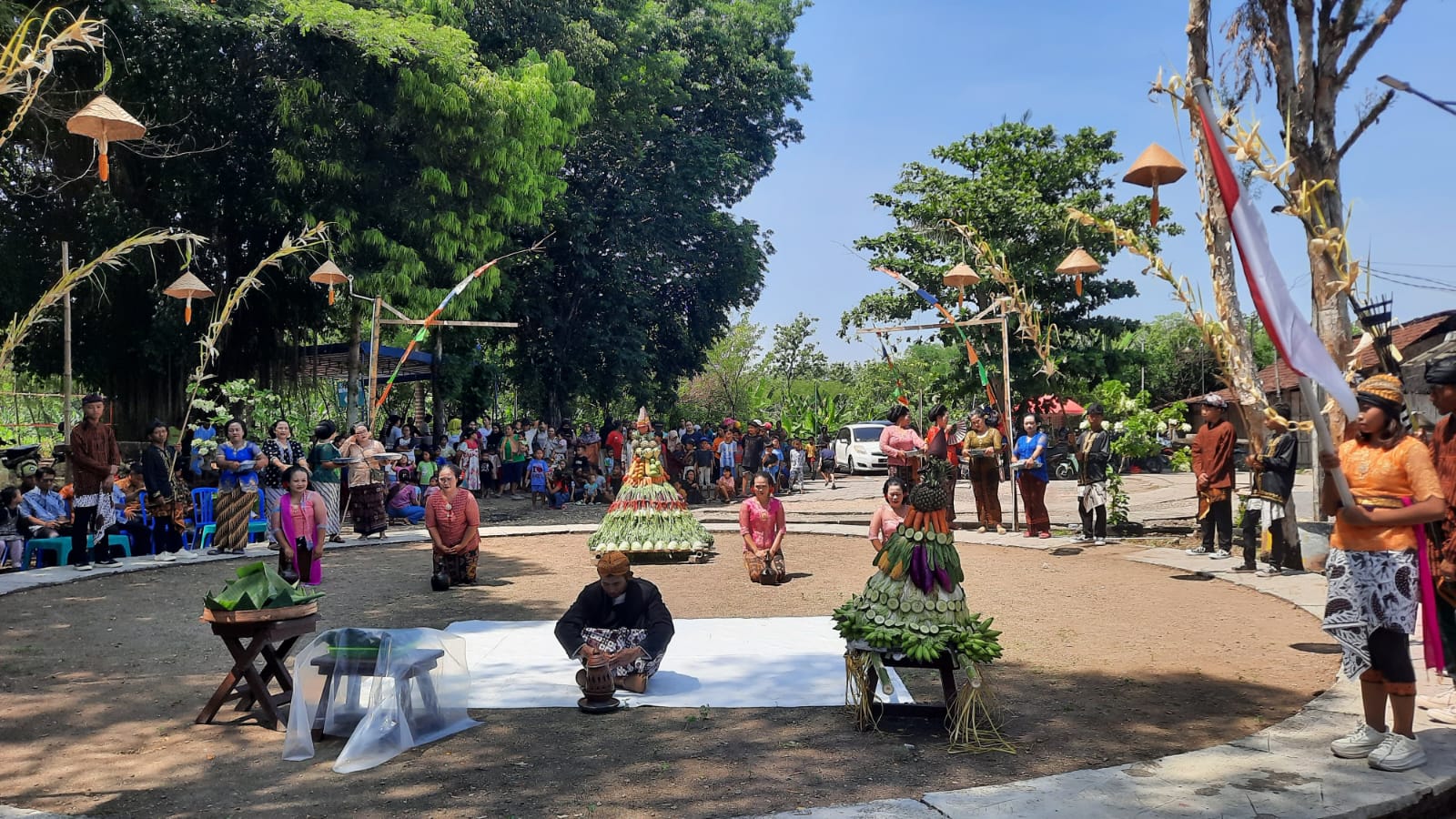 DESA WISATA: Tradisi Ngunduh Banyu Udan di Desa Penadaran Kecamatan Gubug.