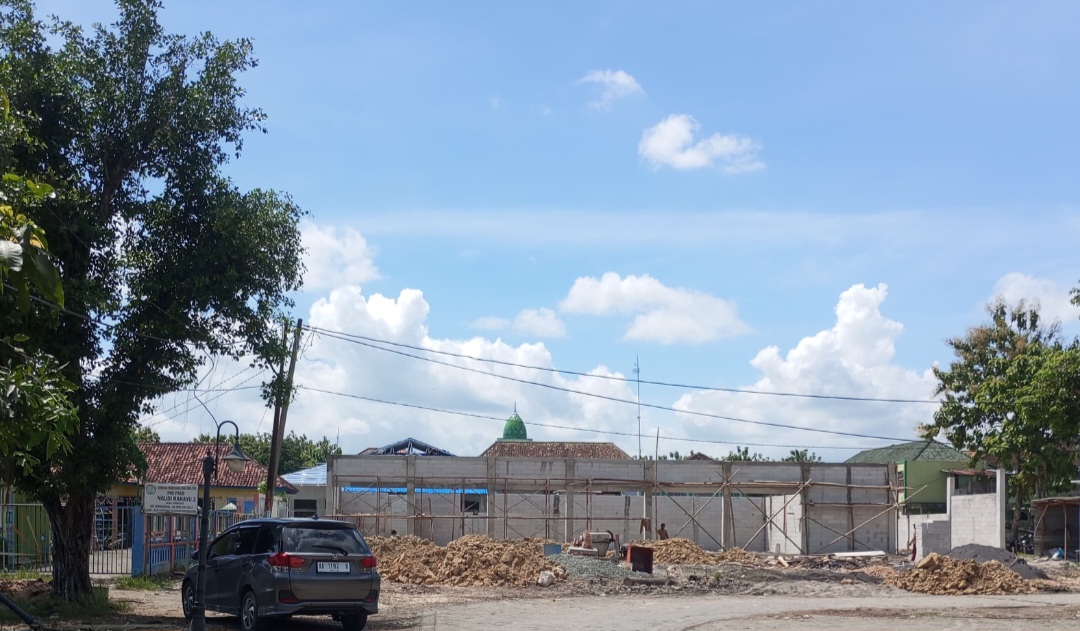 ALIH FUNGSI: Bekas bangunan Gedung Eks Kawedanan Randublatung yang kini disulap jadi dapur MBG dan KMP.