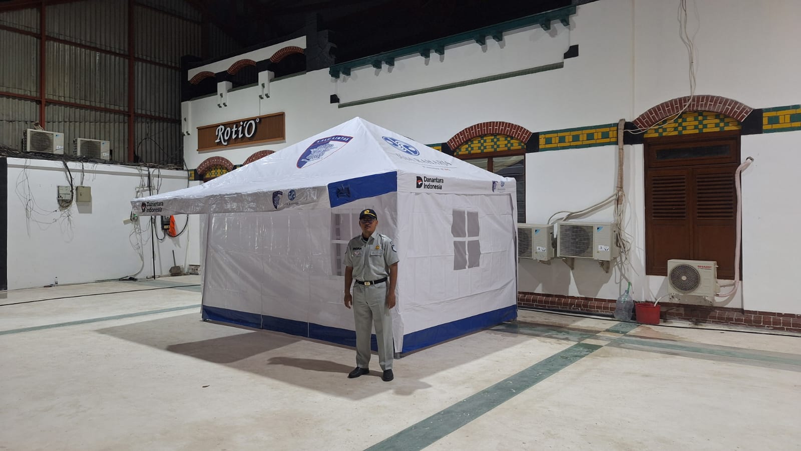 PT Jasa Raharja memberikan hibah empat unit tenda taktis untuk pso pelayanan selama nataru