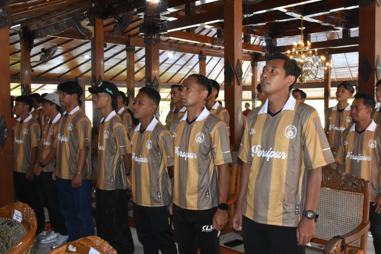 DILEPAS: Persipur FC resmi dilepas di pendapa Kabupaten Grobogan, Jumat (2/1/2026).