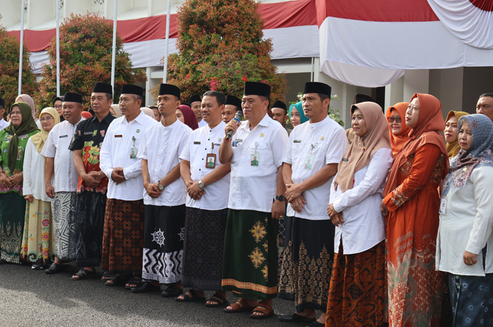 KOMPAK: Aparatur Sipil Negara (ASN) di lingkungan Pemkab Blora tampak serasi saat mengikuti apel pagi.