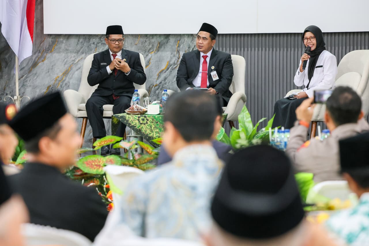 Wagub Taj Yasin Maimoen usai acara Upacara Peringatan Hari Amal Bhakti (HAB) ke-80 Kementerian Agama tingkat Kabupaten Rembang yang digelar di Madrasah Aliyah Negeri (MAN) 2 Rembabg