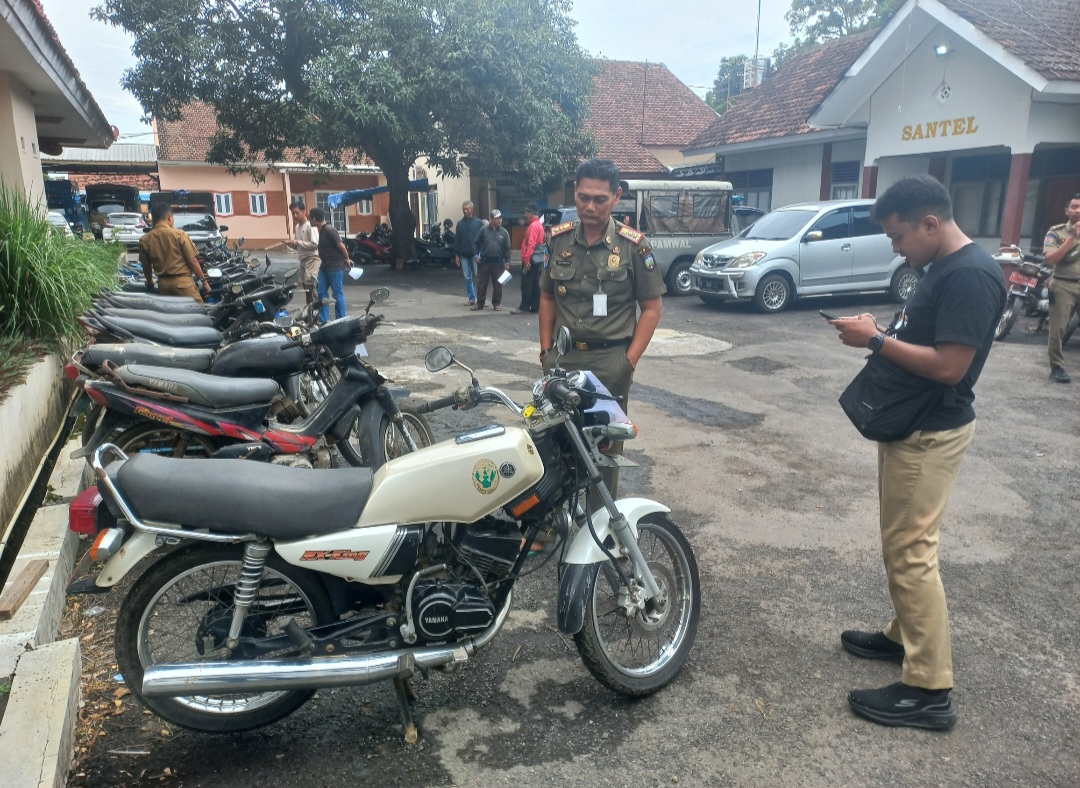 MENARIK: Kondisi sepeda motor RX King yang menjadi incaran peserta lelang.