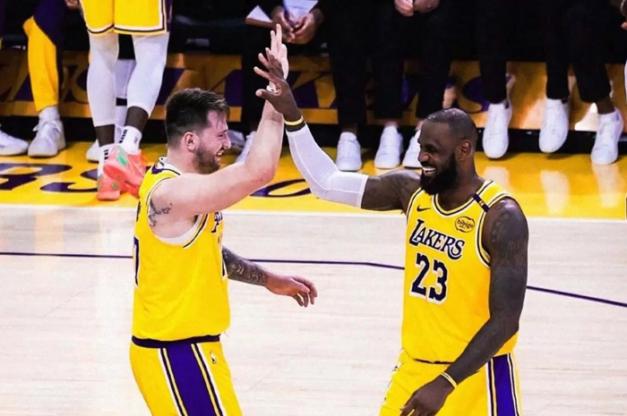 Luka Doncic berduet dengan LeBron James sejak berseragam LA Lakers.