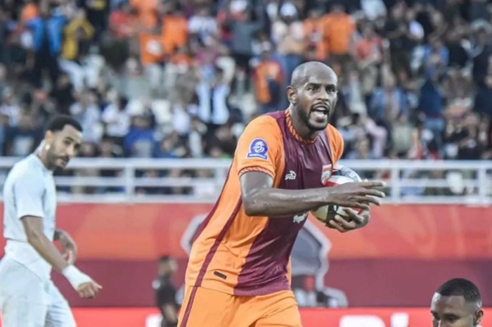 Pemain Borneo FC Samarinda berselebrasi usai mencetak gol ke gawang PSM Makassar.