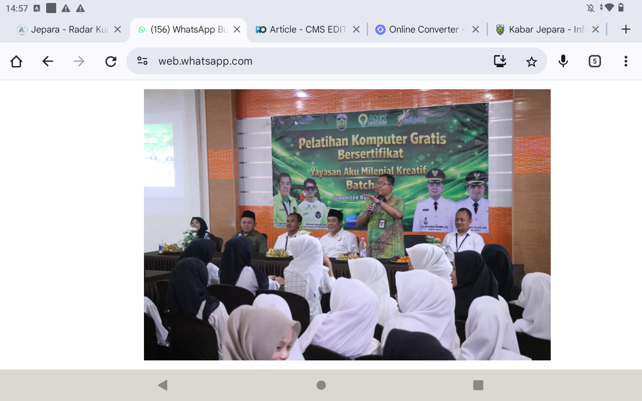 GEN Z: Kepala Dinas Komunikasi dan Informatika (Diskominfo) Kabupaten Jepara Budhi Sulistyawan saat membuka pelatihan komputer gratis bersertifikat di SMK Islam Tsamrotul Huda, Desa Kecapi.