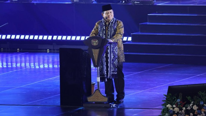 Presiden Prabowo Subianto memberikan arahan saat menghadiri perayaan Natal Nasional 2025 di Tenis Indoor Senayan, Jakarta, Senin (5/1/2026).