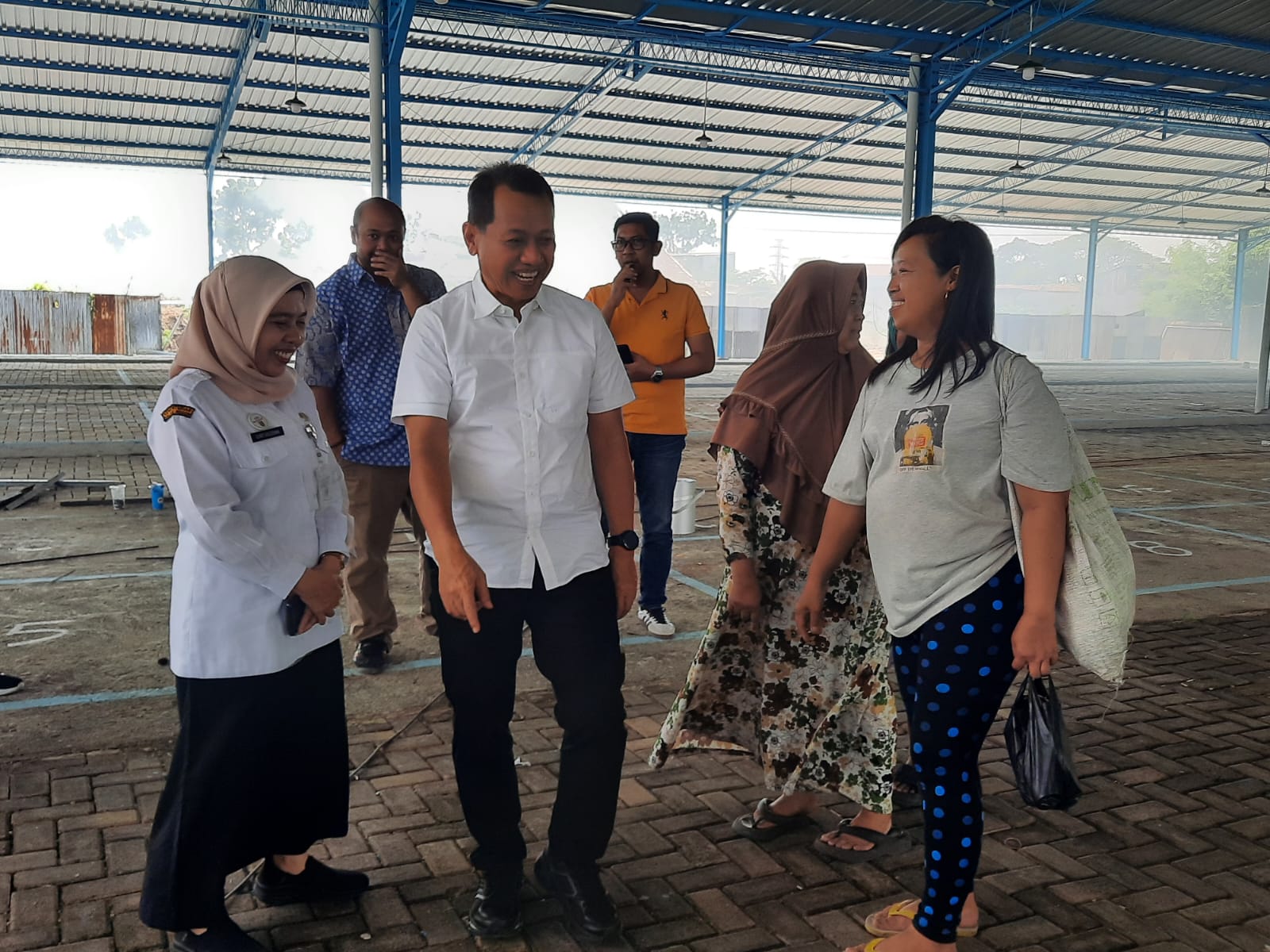 PASTIKAN AMAN: Bupati Kudus Sam&rsquo;ani Intakoris cek kesiapan Pasar Saerah .