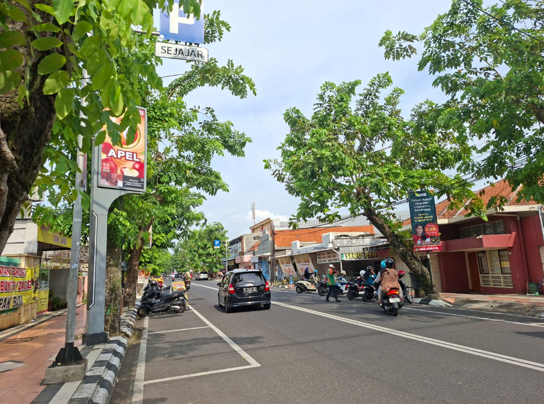 LAKU: Jalan Jenderal Zona I menjadi salah satu titik parkir yang berhasil dilelang, kemarin. (ANDIKA TRISNA SAPUTRA/RADAR KUDUS)