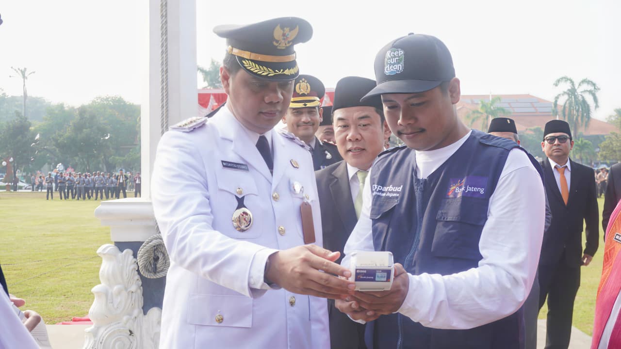 DIGITAL: Bupati Jepara Witiarso Utomo meresmikan layanan berbasis digital.