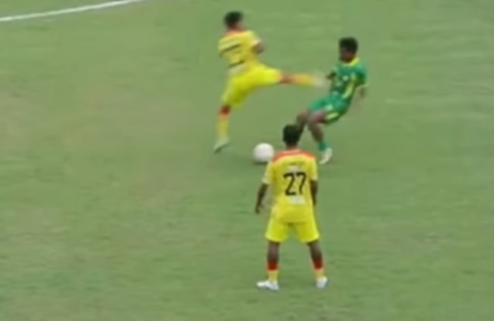 Insiden tendangan kungfu di liga 4 Indonesia