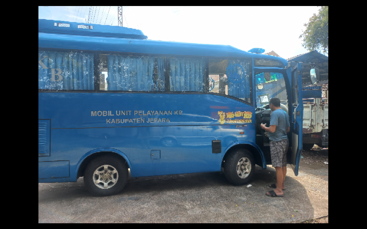 DEAL: Pemenang lelang menyiapkan armada untuk dibawa pulang ke Bringin, Salatiga pada Kamis (8/1).