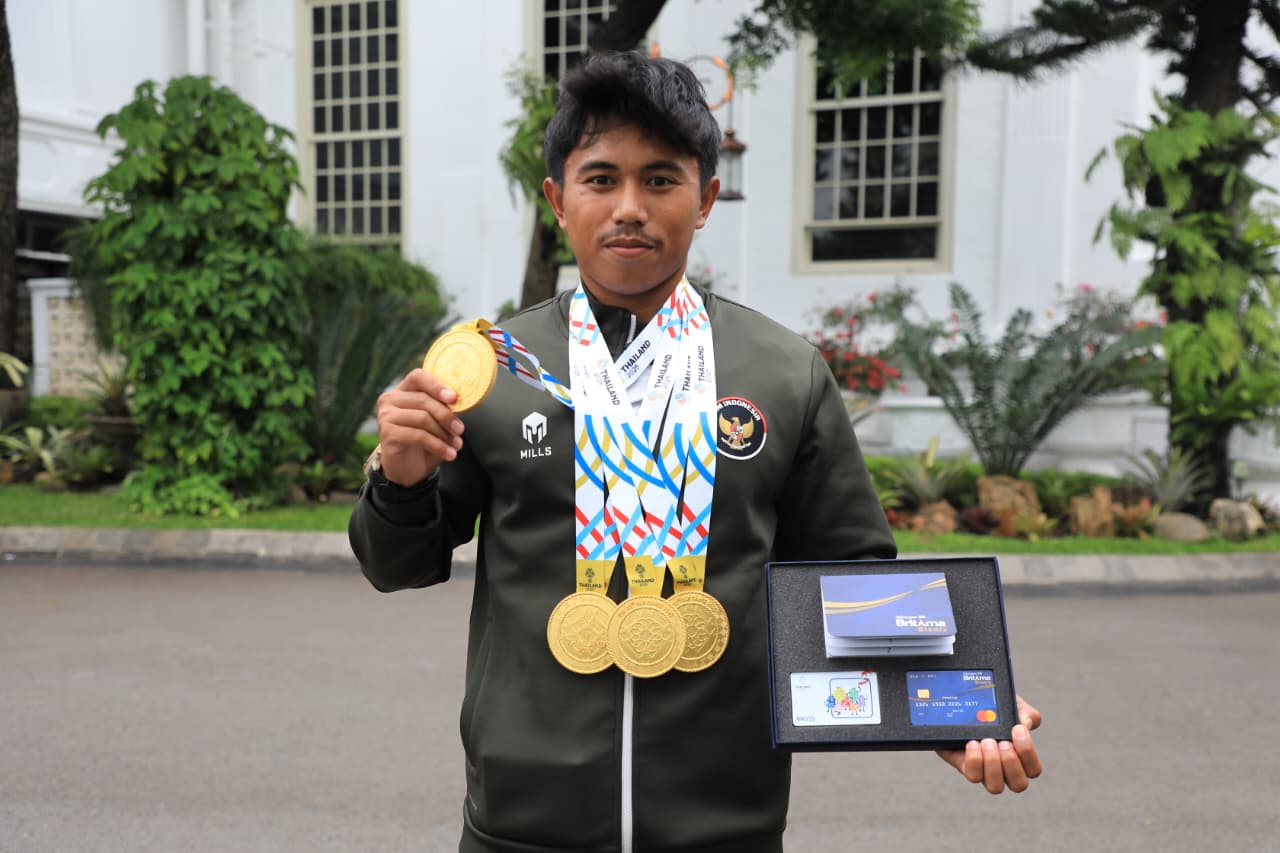 Salah satu atlet peraih medali emas SEA Games Thailand 2025 yang mendapat penghargaan dari Presiden Prabowo