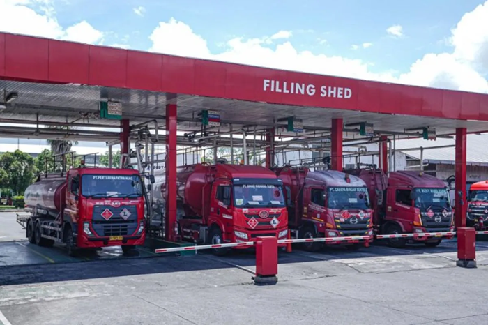 Deretan truk tangki BBM. 