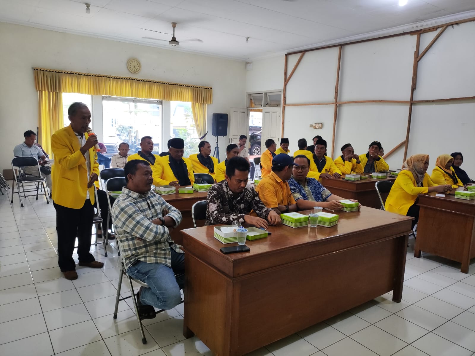 KECEWA: Kader Golkar Kudus menyampaikan aspirasi di hadapan Plt ketua Golkar Kudus.