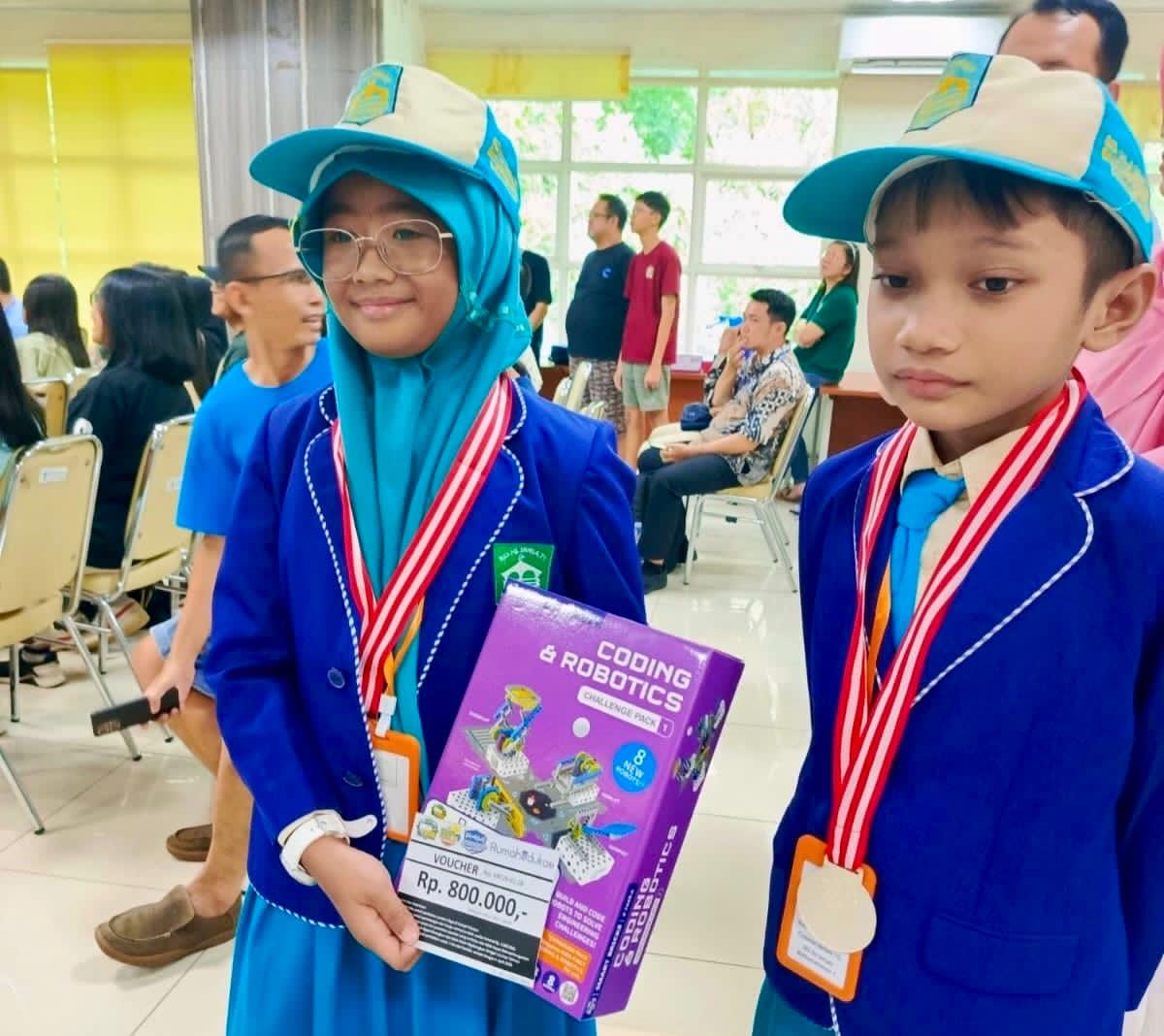 Ahla, putri ketiga Wakil Gubernur Jawa Tengah Taj Yasin Maimoen, tampil bersama timnya, Cosmic 1C, mewakili SD Hj Isriati Baiturrahman 1 Semarang.
