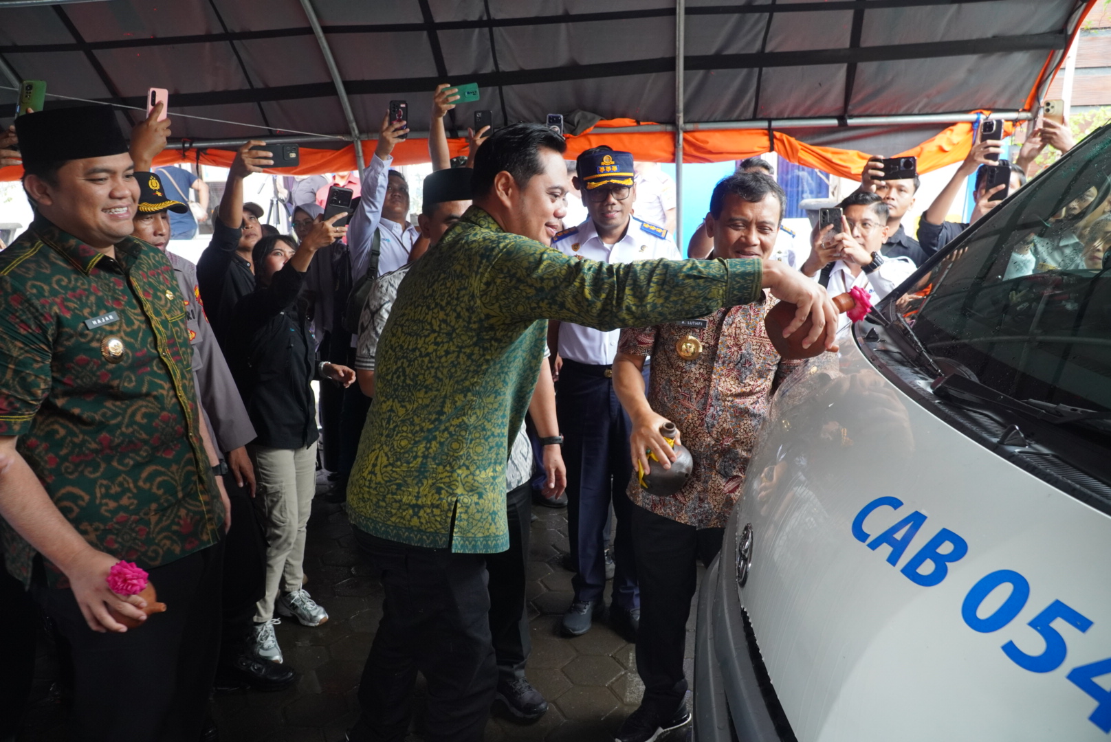 LANCAR: Gubernur Jateng Ahmad Luthfi didampingi Wagub Gus Yasin, Bupati Jepara Witiarso Utomo, dan Wabup Jepara Gus Hajar meresmikan operasional Trayek Angkutan Perintis Karimunjawa.