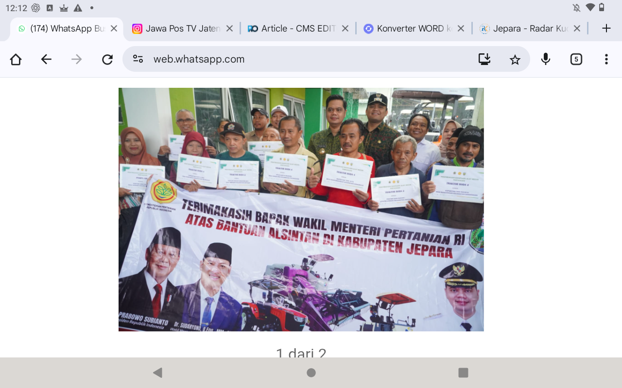 MANFAAT: Penyerahan alsintan kepada para petani di Jepara.