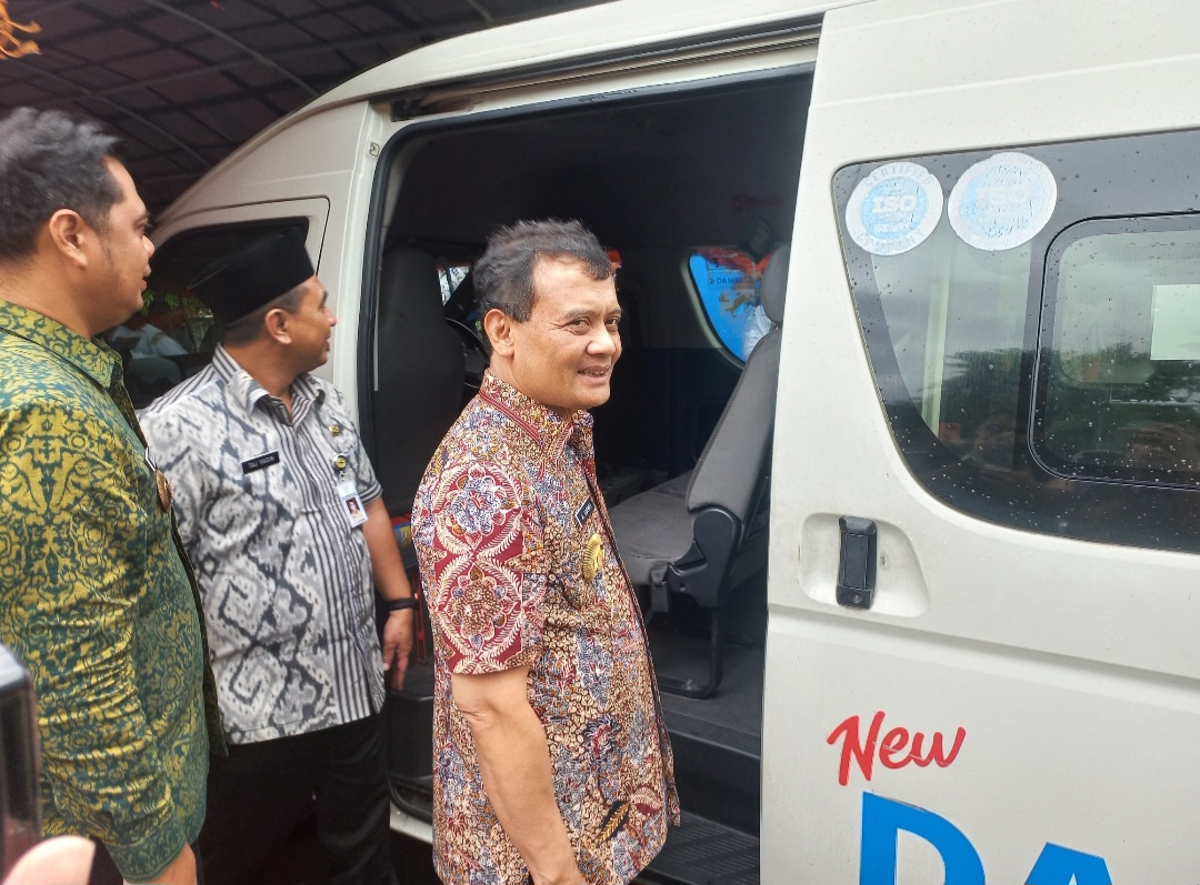 ANYAR: Gubernur Jawa Tengah Ahmad Luthfi didampingi Wagub, Bupati Jepara dan Wabup meninjau angkutan yang siap beroperasi di Karimunjawa-Kemujan pada Selasa (13/1).