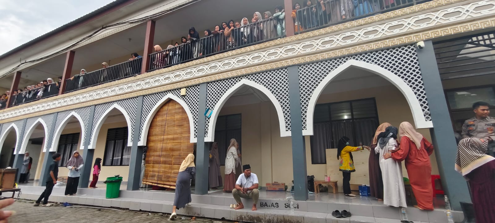 AKTIVITAS: Kondisi aktivitas Ponpes Miftahul Huda Gubug usai kejadian dugaan keracunan MBG.