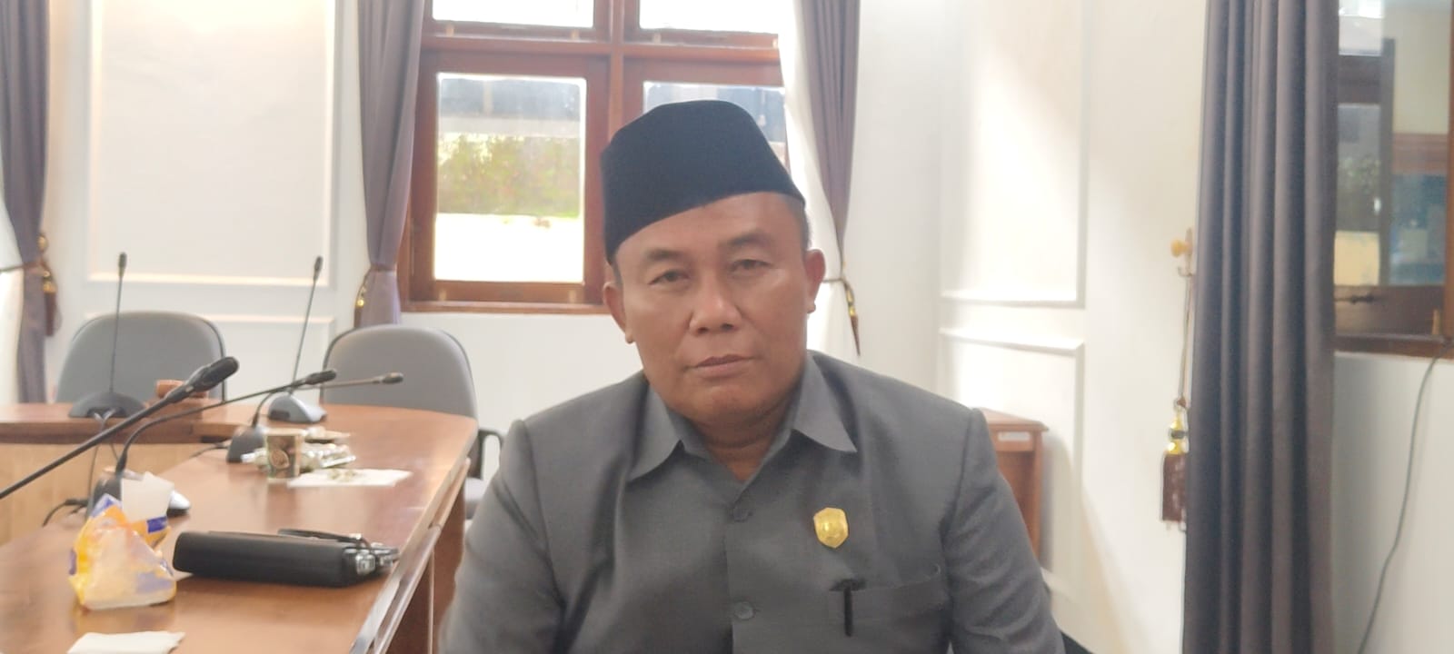 BERIKAN KETERANGAN &ndash; Juru bicara Fraksi PPP Grobogan Budi Prihdiyono