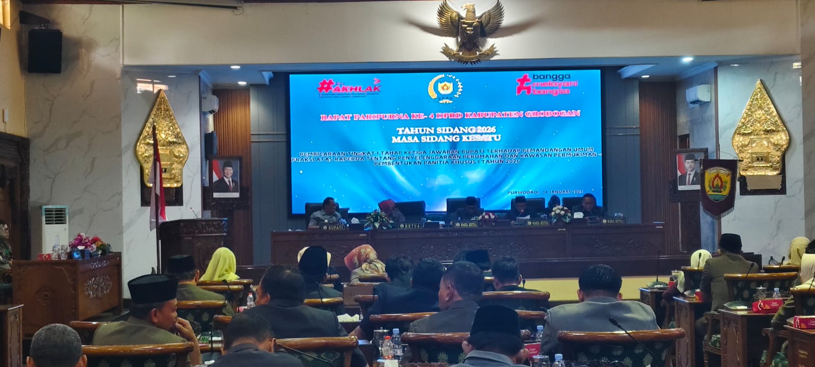 RAPAT PARIPURNA &ndash; DPRD Grobogan menggelar rapat paripurna tentang raperda Penyelenggaraan Perumahan dan Kawasan Pemukiman dalam sidang Paripurna DPRD Grobogan, Rabu (14/1).