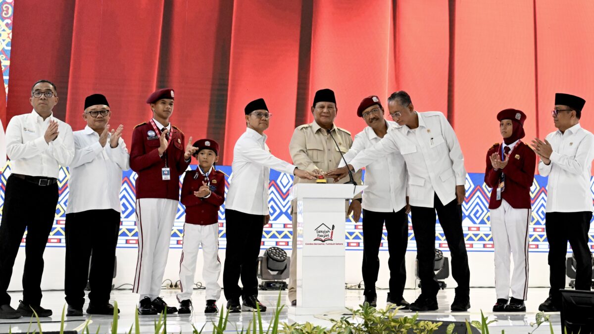 Presiden Prabowo Subianto meresmikan 166 Sekolah Rakyat di seluruh Nusantara pada Senin, 12 Januari 2026