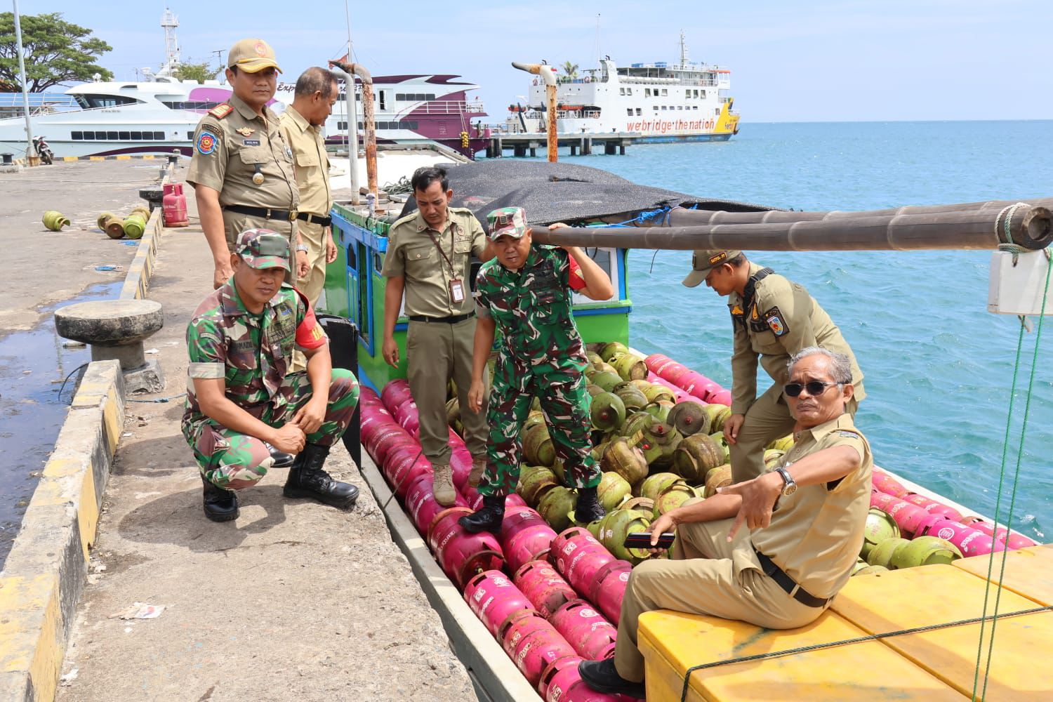 CERAH: Gas LPG sampai di Pelabuhan Penyeberangan Karimunjawa.