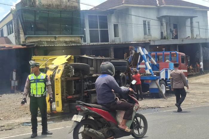 Kecelakaan di jalur tengkorak Kalikuto Kertek, Wonosobo mengakibatkan 7 orang mengalami luka.