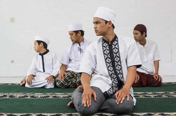 Ilustrasi gerakan salam dalam shalat