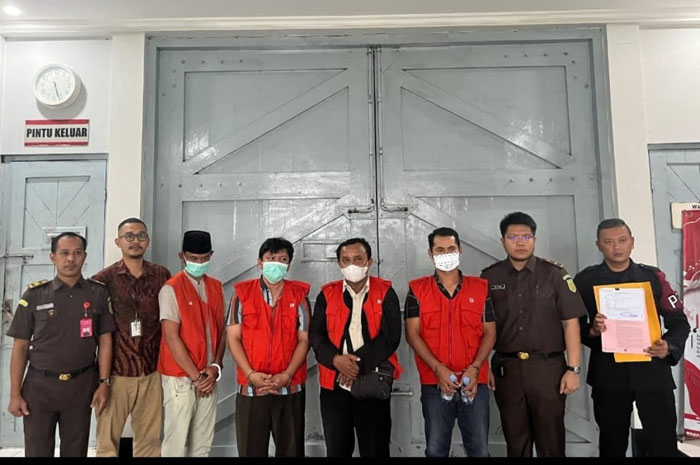 DITAHAN: Empat tersangka kasus Embung Glebeg di tahan di Lapas Kedungpane Semarang, Senin (19/1).