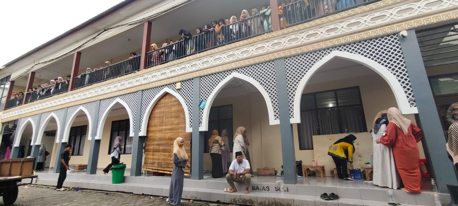 BANGUN SPPG SENDIRI &ndash; Ponpes Miftahul Huda Desa Ngroto, Kecamatan Gubug membangun SPPG sendiri setelah ada kejadian keracunan MBG pada awal bulan Januari 2026 lalu.