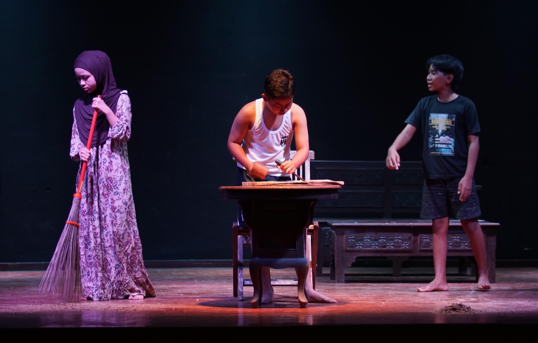 MENJIWAI: Para anggota Teater Kelakon ikuti Festival Teater Jepara (Festera) pada November 2025 lalu.