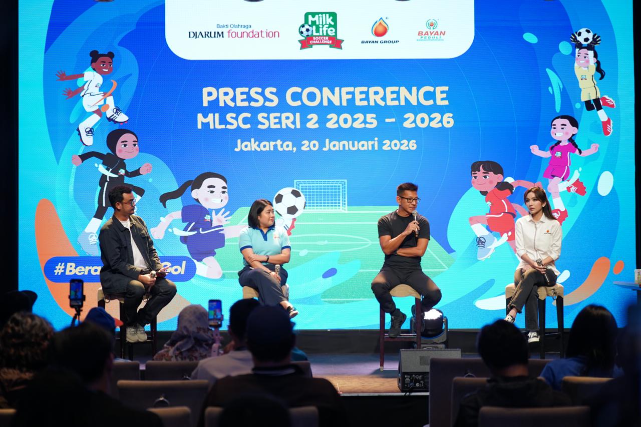 LEBARKAN PEMBINAAN: Program Director MLSC Teddy Tjahjono memberikan keterangan terkait turnamen sepak bola putri seri 2.