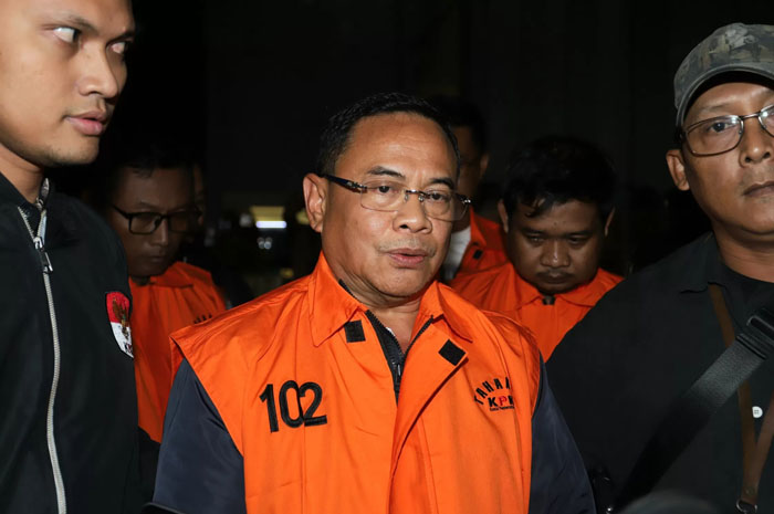 Bupati Pati Sudewo mengunakan rompi tahanan usai terjaring OTT KPK, Jakarta, Selasa (20/1/2026).