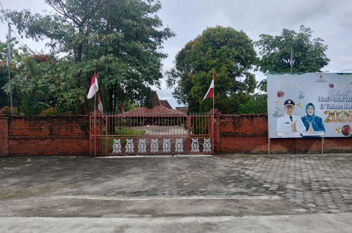 NYENYET: Kondisi rumah Sudewo di RT 1/RW 3, Desa Slungkep, Kecamatan Kayen, Pati, kemarin.