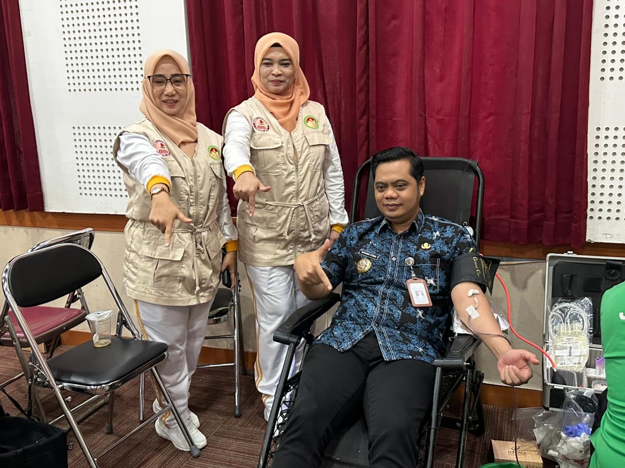 CONTOH: Bupati Jepara H. Witiarso Utomo ikut mendonorkan darah sebagai bentuk dukungan nyata terhadap aksi kemanusiaan yang digagas Dharma Wanita Persatuan (DWP) Kabupaten Jepara, Jumat (23/1/2026).