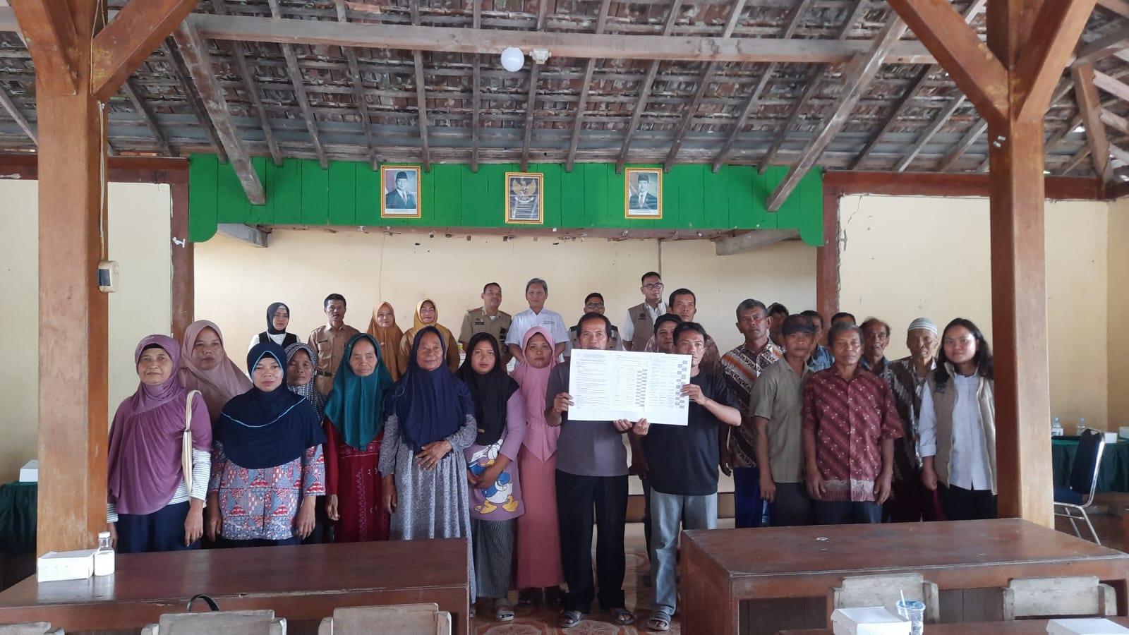 BSPS: Penyaluran pengembalian uang bagi warga penerima manfaat.