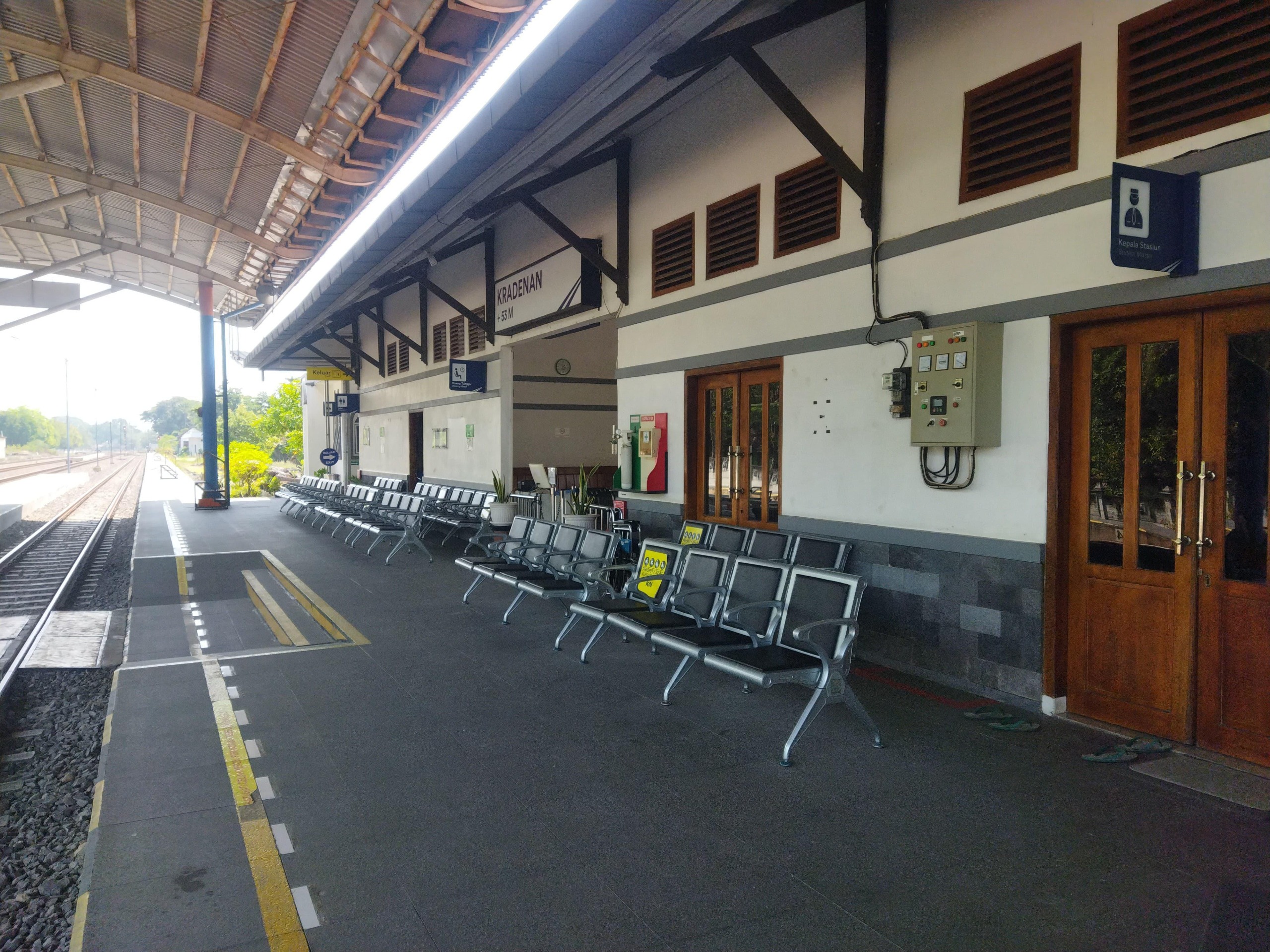 BERSIAP: Situasi Stasiun Kradenan yang akan dilalui kereta Gumarang dan Matarmaja.