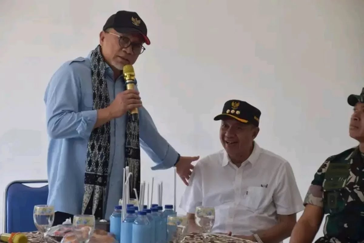 Menko Bidang Pangan Zulkifli Hasan saat kunjungan ke Koperasi Desa Merah Putih. (Foto: SMBanyumas)