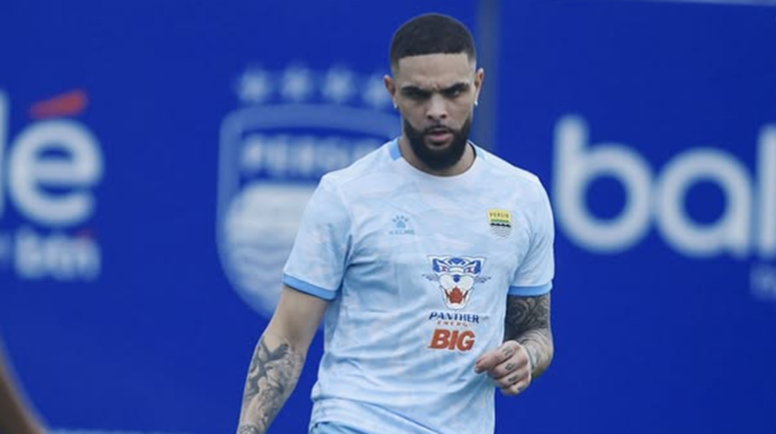 Momen Kurzawa latihan perdana bersama Persib Bandung