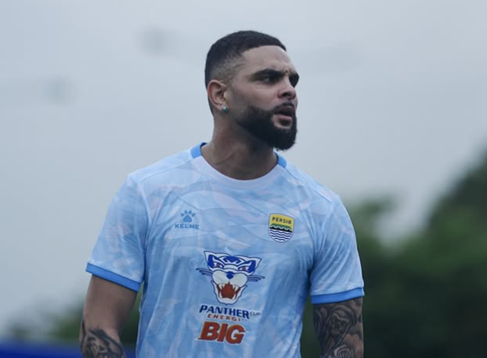 Momen Kurzawa latihan perdana bersama Persib Bandung