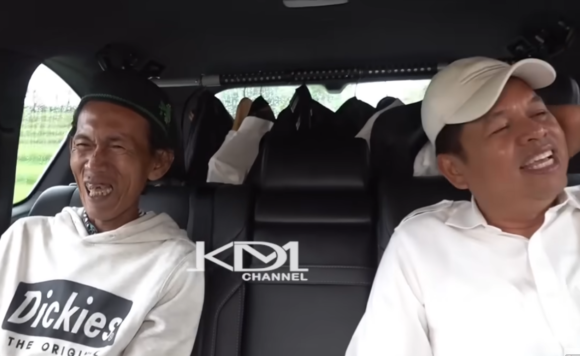 KDM dan penjual es gabus yang viral berbincang dalam konten youtube Dedy Mulyadi