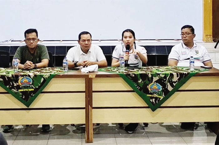 BERI ARAHAN: Ketua Satgas MBG Kabupaten Kudus Bellinda Putri Sabrina Birton bersama forkopimda mengadakan pertemuan dengan seluruh kepala SPPG Kudus kemarin.