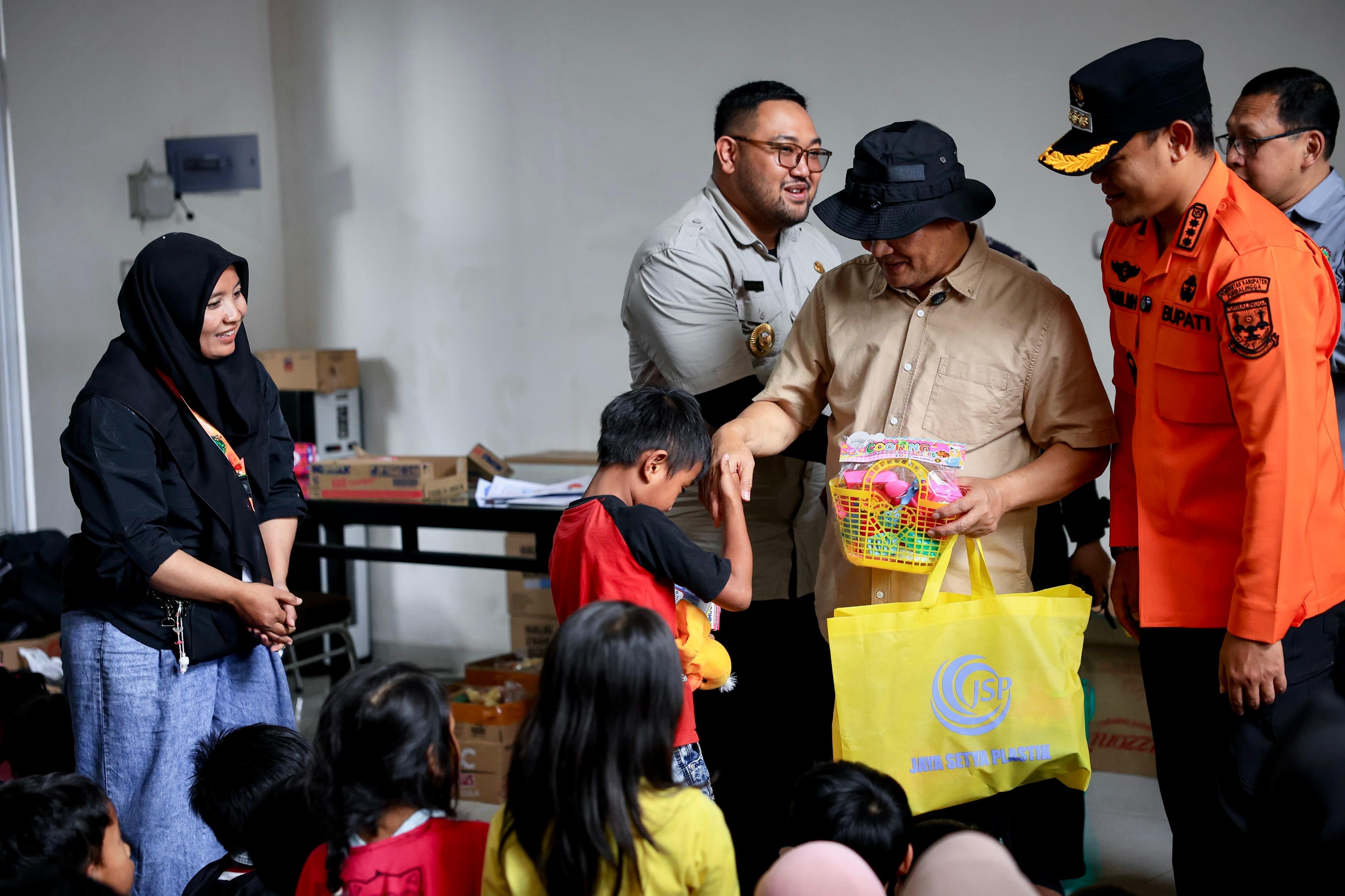 Gubernur Ahmad Luthfi dan Bupati Purbalingga meninjau langsung layanan kesehatan dan pendampingan psikologis bagi warga pengungsi, Jumat (31/1/2026).