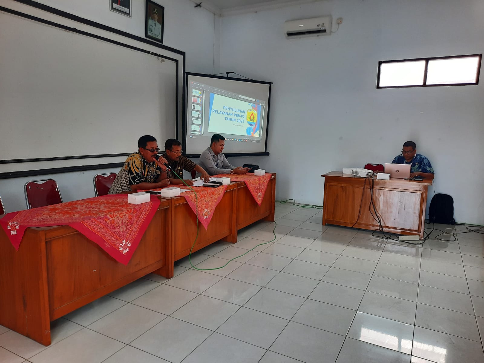 SOSIALISASI: BPPKAD Grobogan saat sosialisasi PBB-P2 ke Kecamatan Brati.