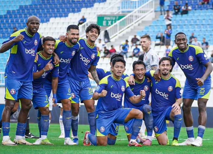 Pemain Arema merayakan kemenangan tipis 1-0 atas Persijap