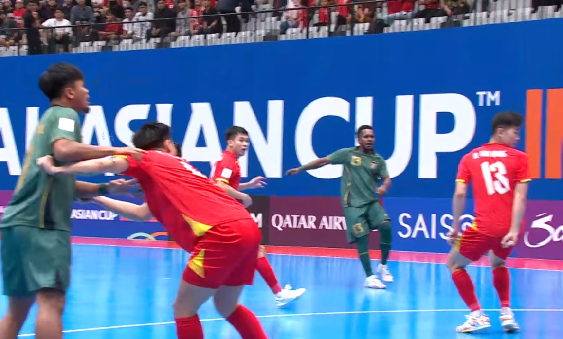 Brian ICK mencetak gol pertama ke gawang Vietnam, Indonesia 1-0 Vietnam