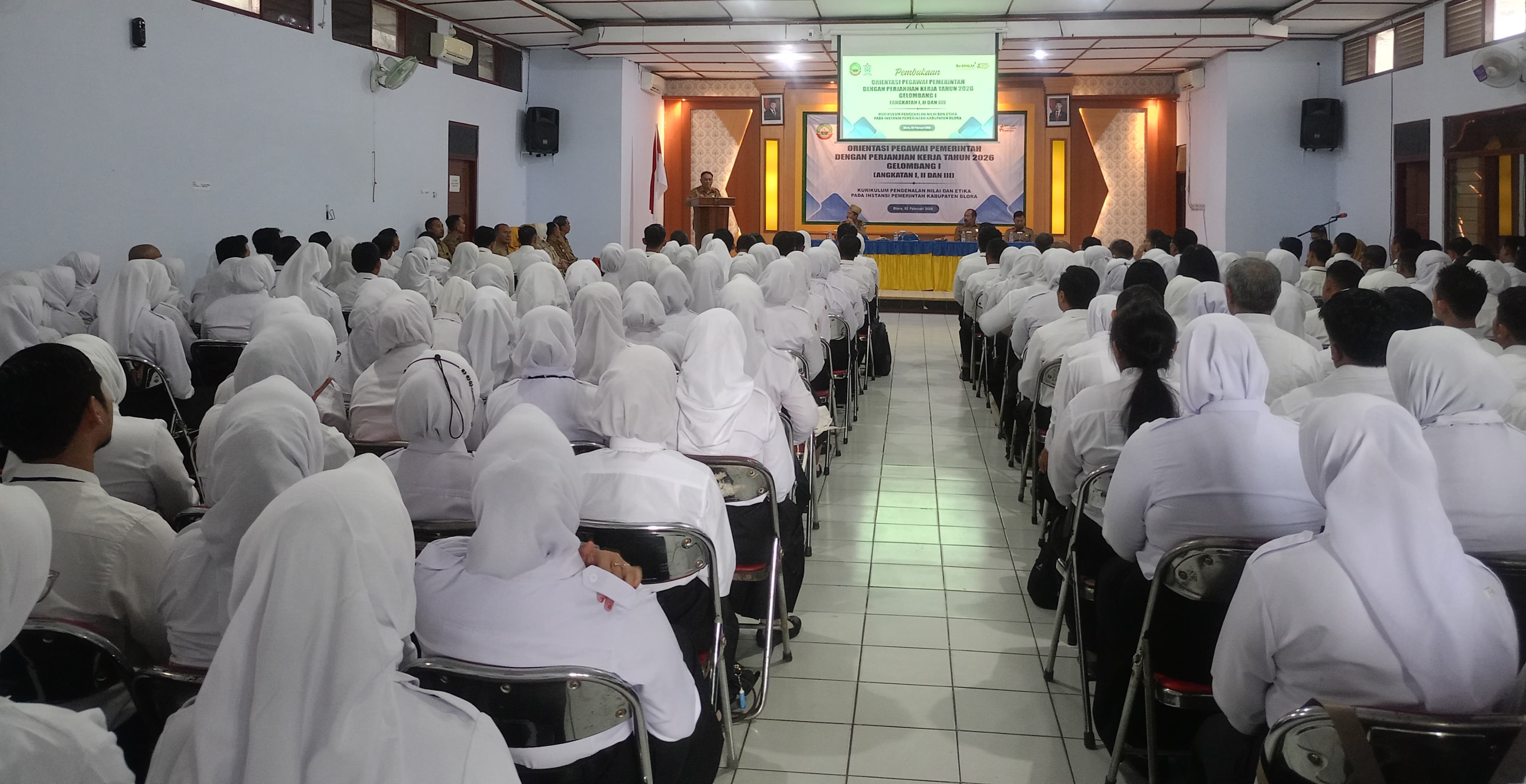ANTUSIAS: Ratusan PPPK di Kabupaten Blora saat mendengarkan materi orientasi