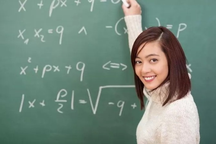 Ilustrasi seseorang belajar matematika